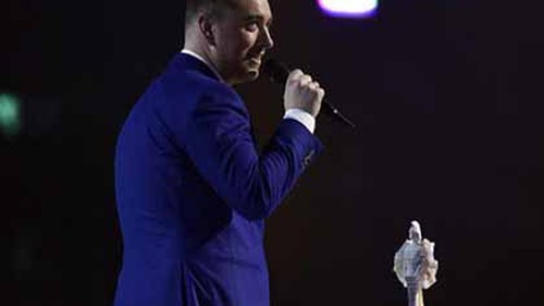 Sam Smith thống trị cả BXH đĩa đơn và album tại Anh